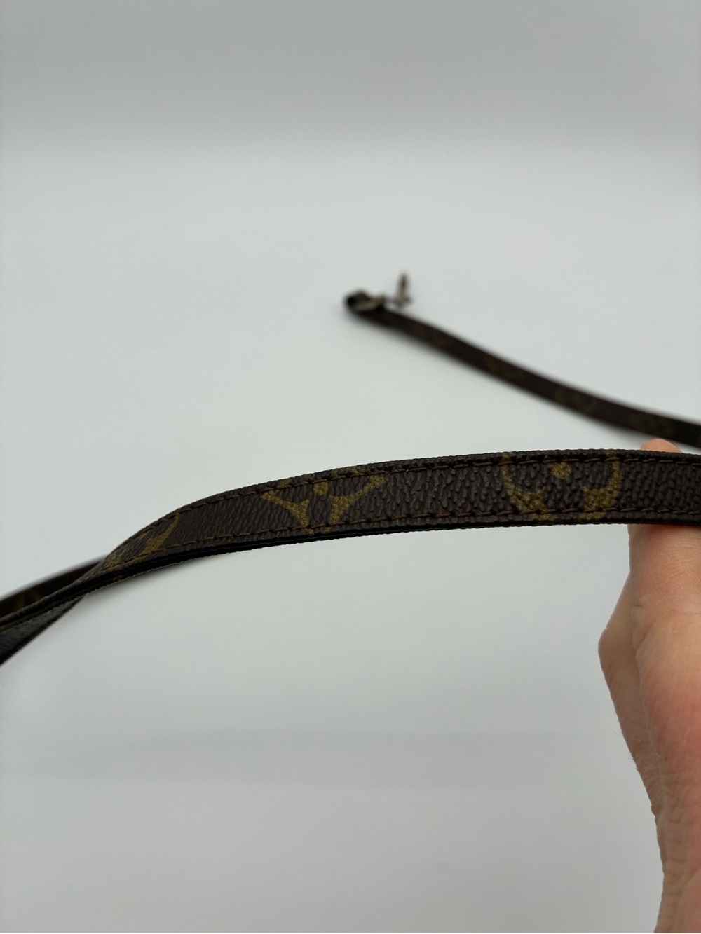 Louis Vuitton Monogram Slim Leather crossbody Strap - Brown with Gold - Picture 2 of 5